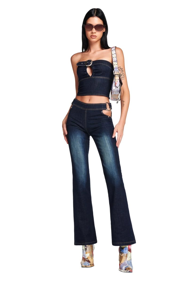 GIA10490 DREW TOP DARK DENIM POSED FF 2